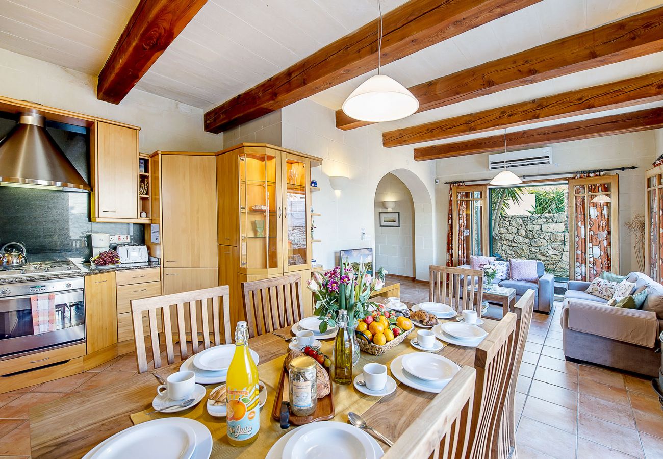 Country house in Ta' Sannat - Casetta Menzja Holiday Home