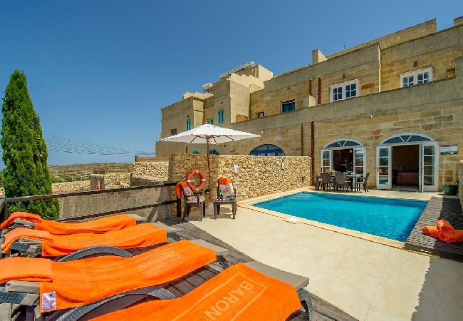 Country house in Qala - Hanini The Holiday Home