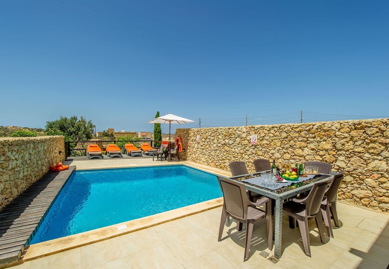 Country house in Qala - Hanini The Holiday Home
