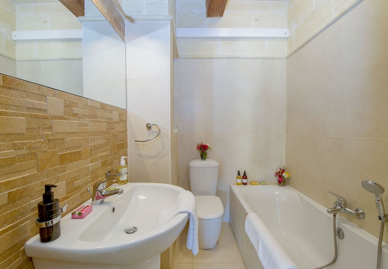 Country house in Qala - Hanini The Holiday Home