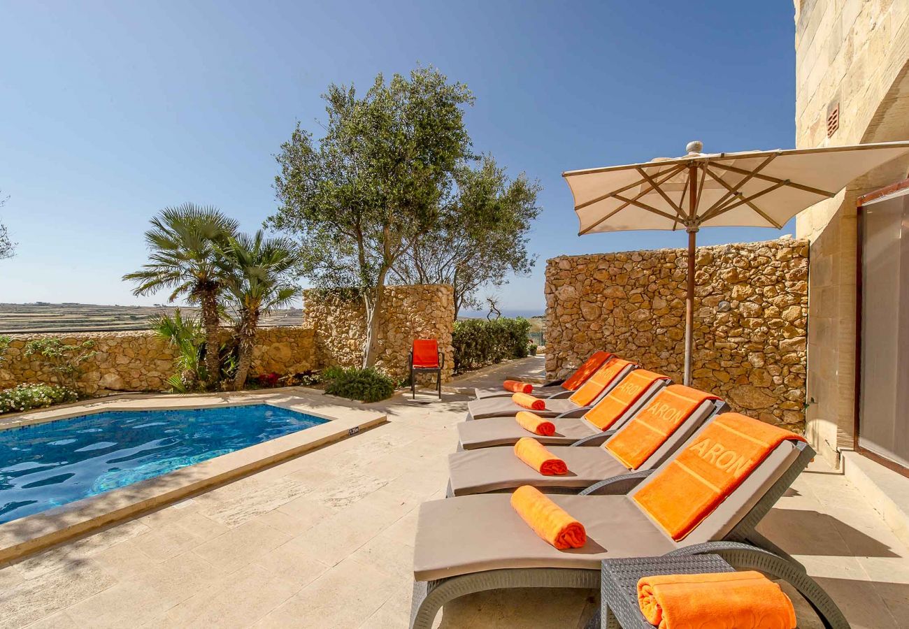 villa in malta with pool