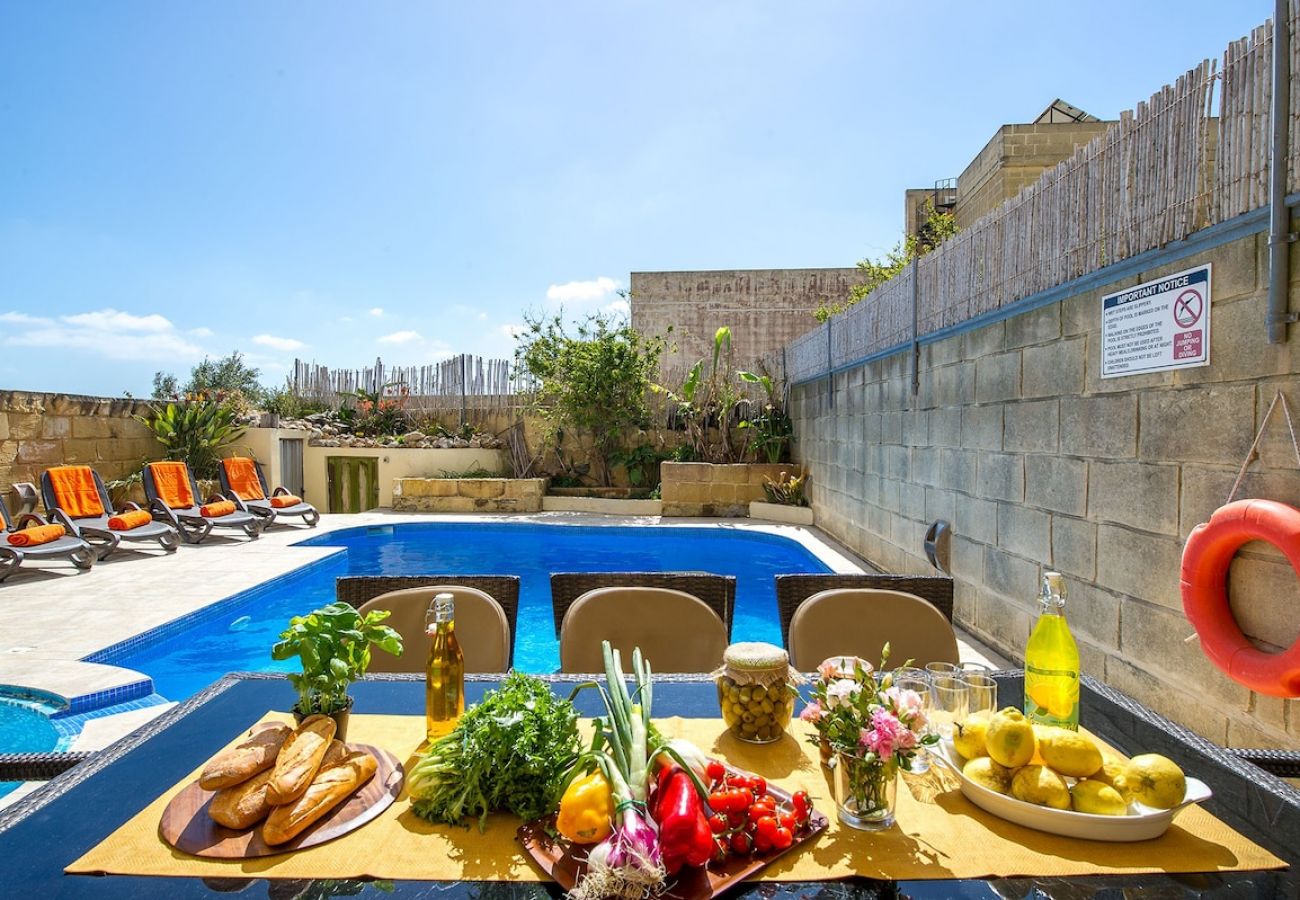 Country house in Ta' Kerċem - Kampnar Holiday Home