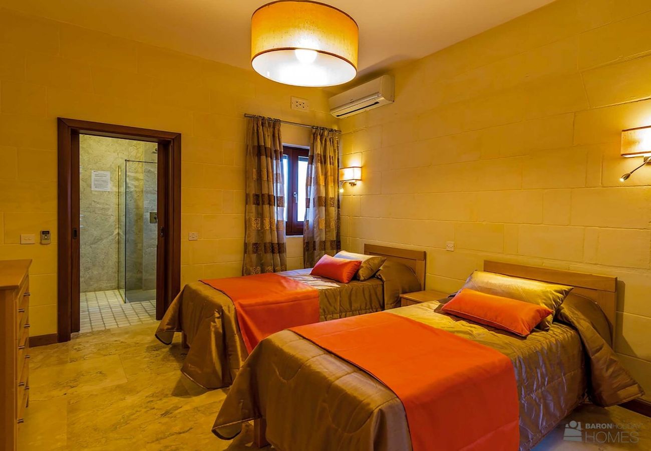 Country house in San Lawrenz - The Almonds Holiday Home