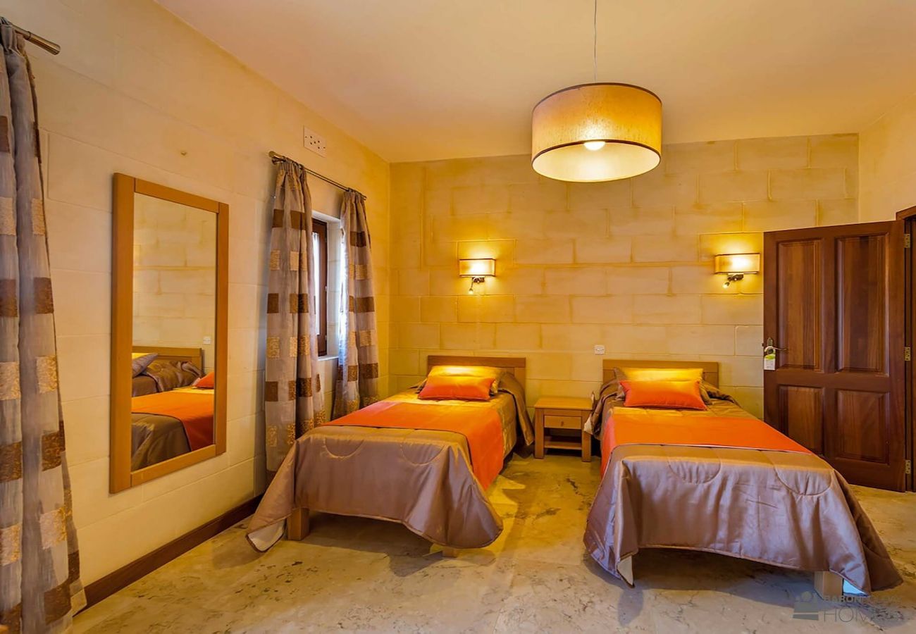 Country house in San Lawrenz - The Almonds Holiday Home