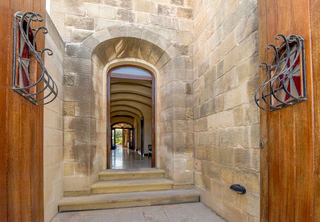 entrance to gozo farmhouse