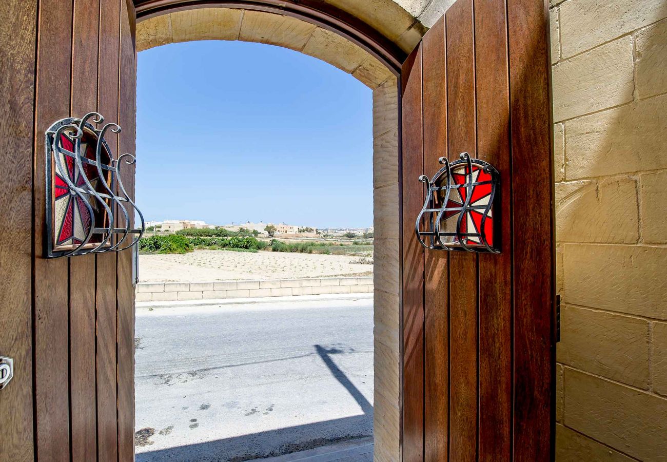 Country house in San Lawrenz - The Almonds Holiday Home