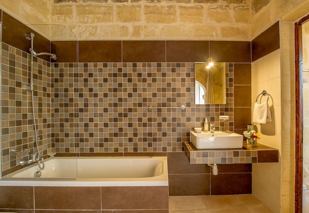 Country house in L-Għarb - Ta Majsi Holiday Home