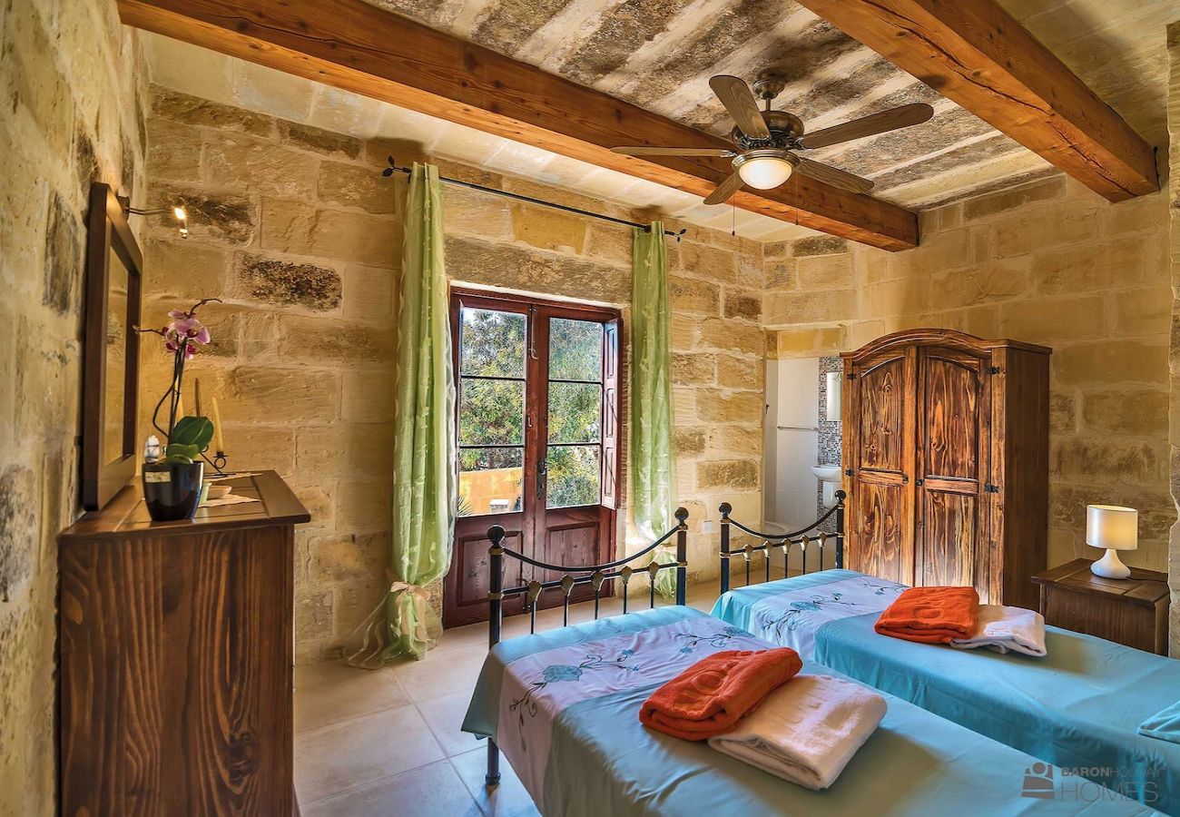 Country house in L-Għarb - Ta Majsi Holiday Home