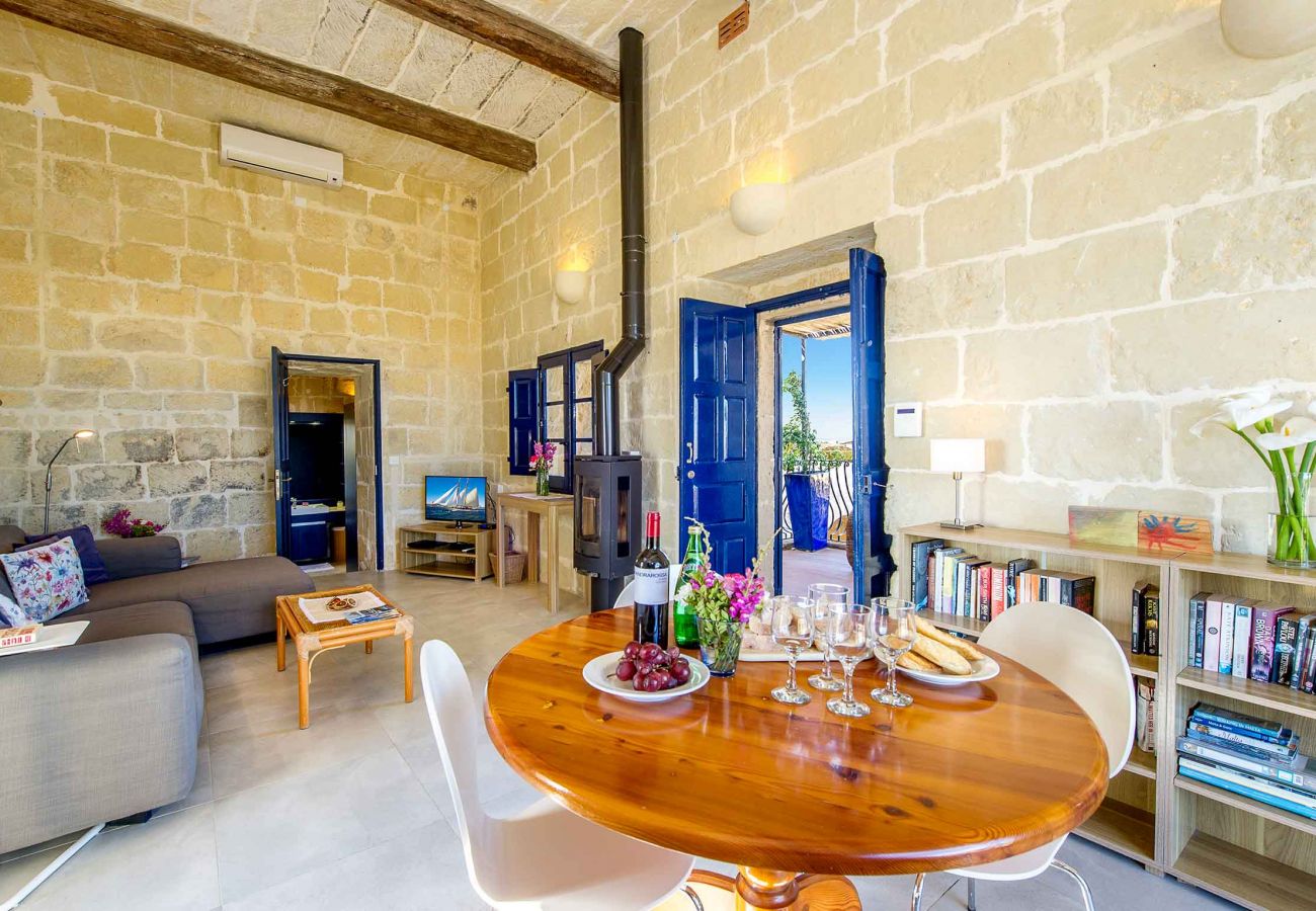 dining room of gozo villa rental