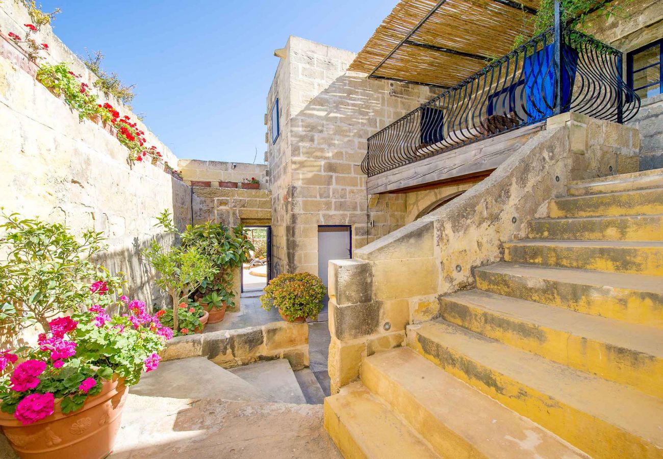 traditional gozo farmhouse