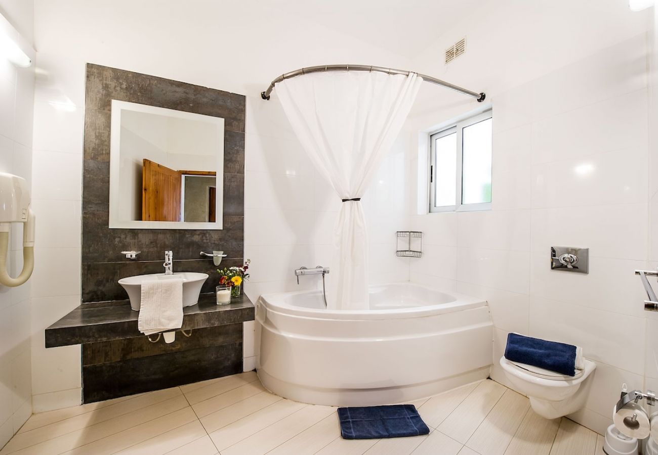 Country house in Ta' Kerċem - The Arches Holiday Home