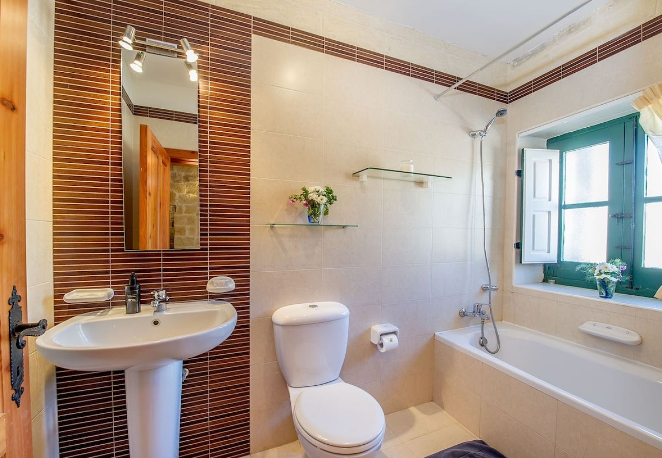 Country house in Ta' Kerċem - Razzett Tuta Holiday Home