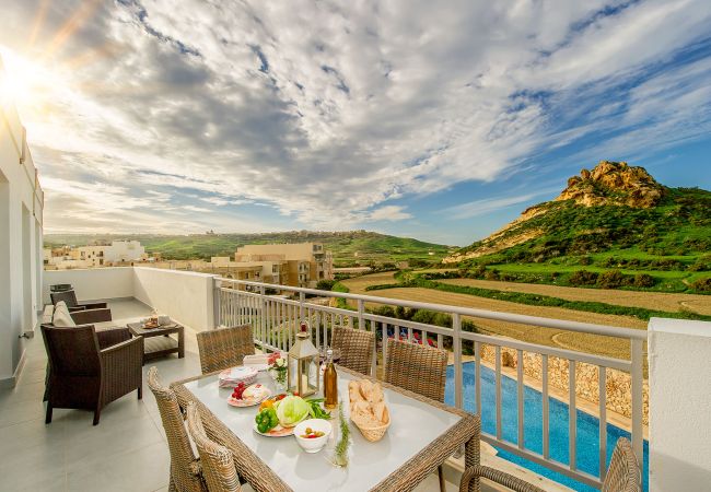 Apartment in Marsalforn - The Hillock Penthouse B17