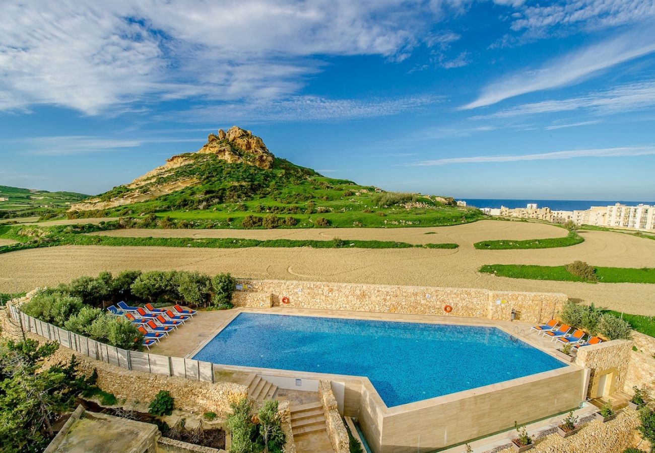 Apartment in Marsalforn - The Hillock Penthouse B17