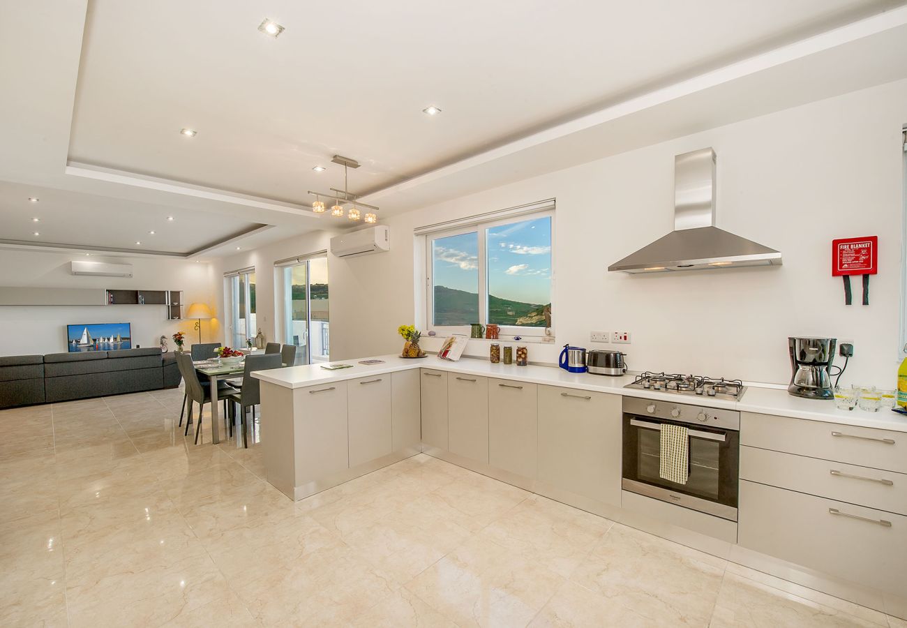 Apartment in Marsalforn - The Hillock Penthouse B17
