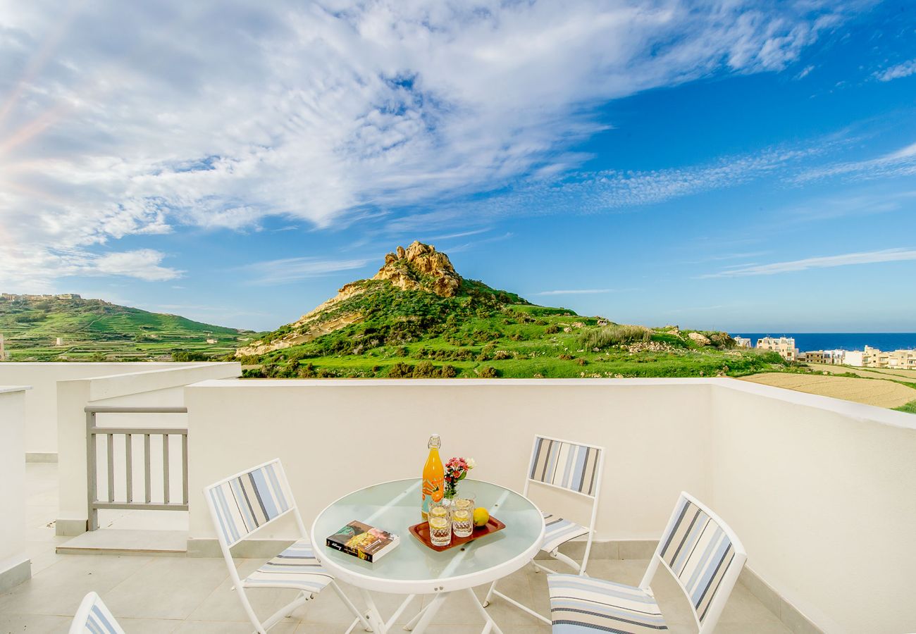 Apartment in Marsalforn - The Hillock Penthouse B17