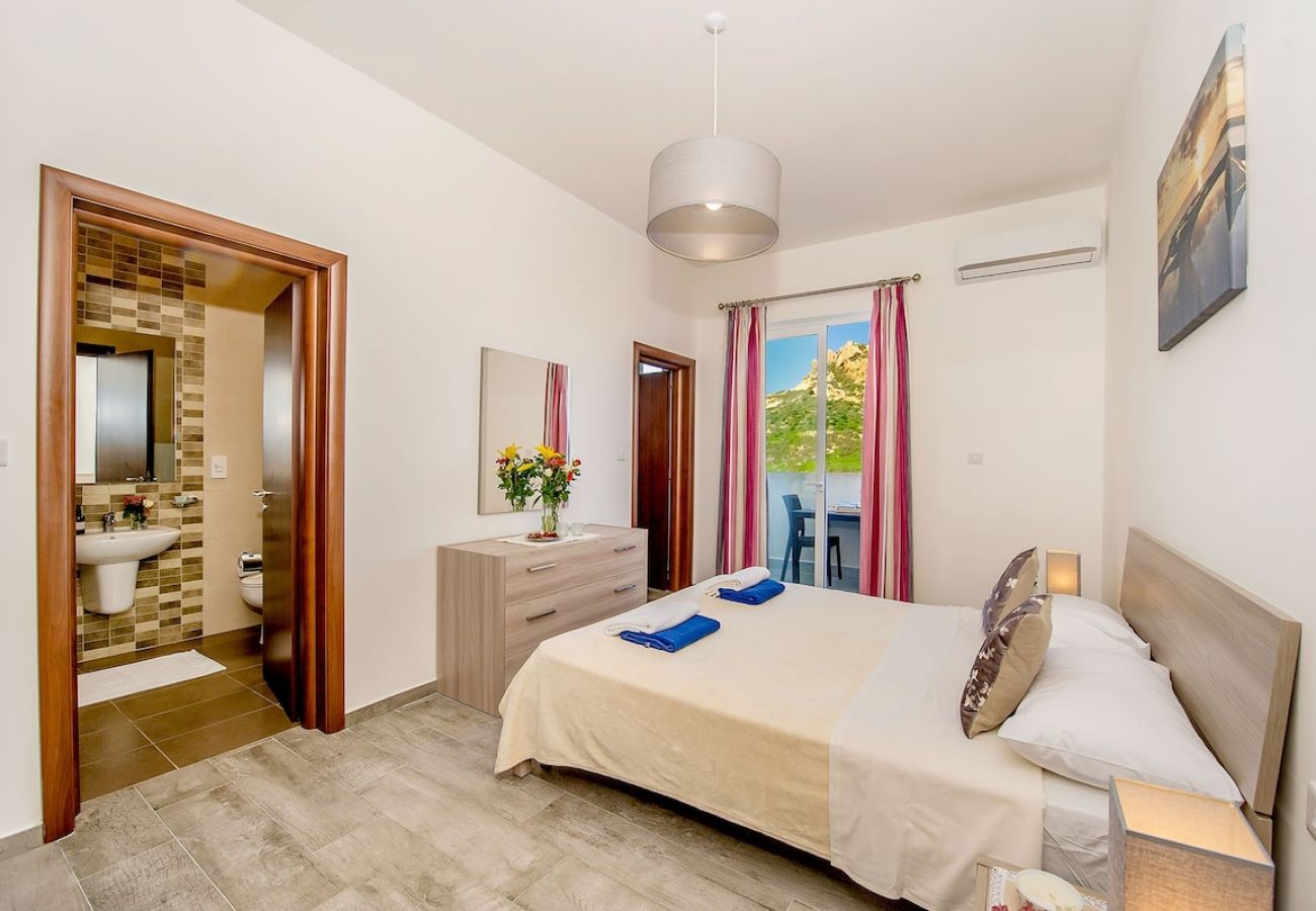 Apartment in Marsalforn - The Hillock Penthouse North C11