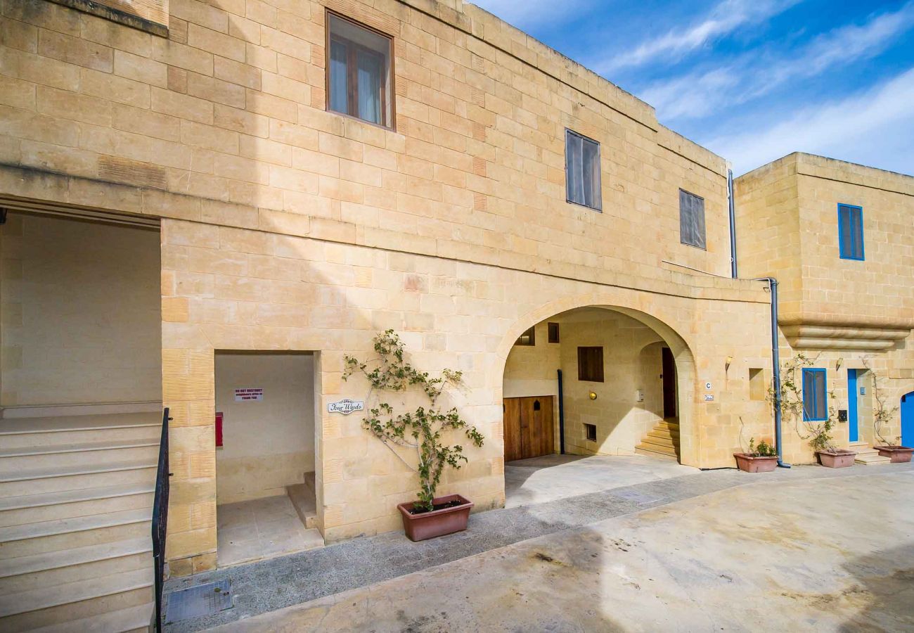 entrance of gozo farmhouse rental