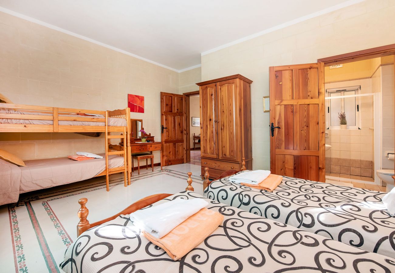 gozo holiday home bedroom