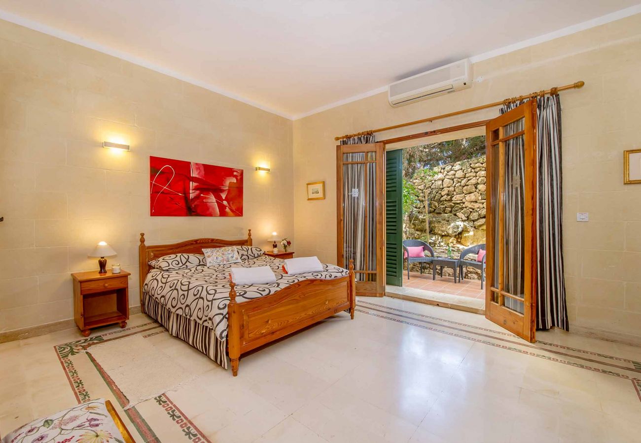 gozo holiday home bedroom