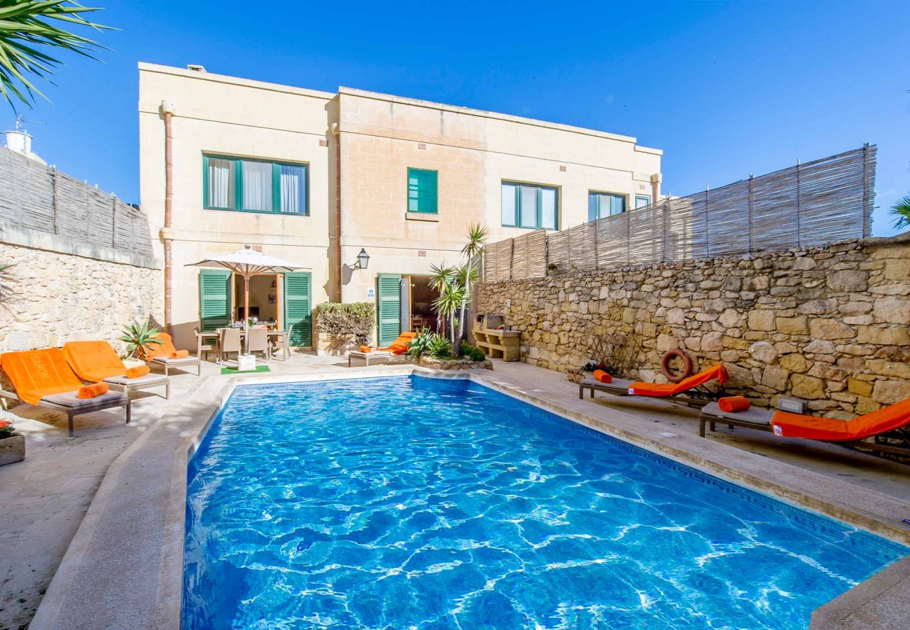 villa in malta with pool