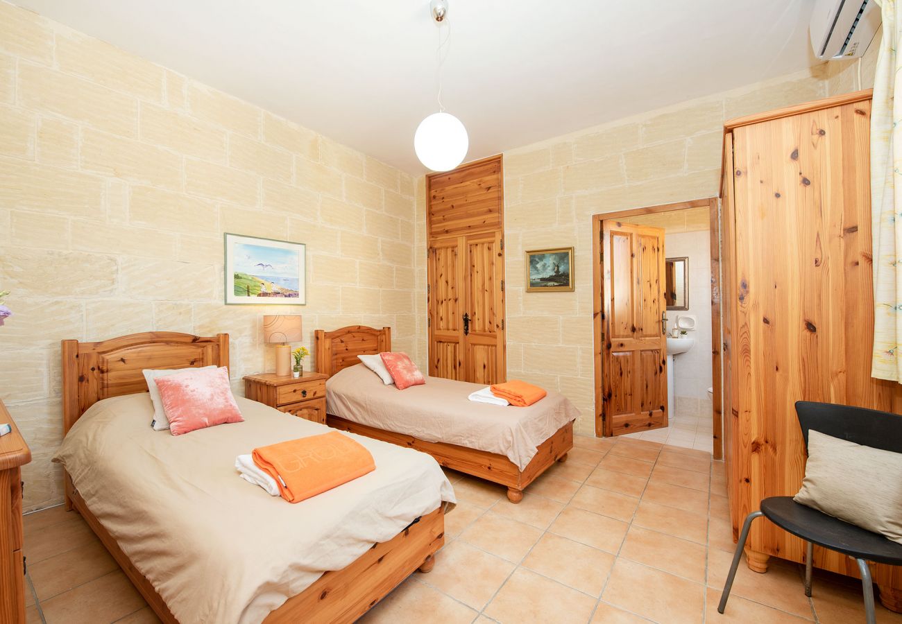 Country house in Iż-Żebbuġ - Ta Indri Holiday Home