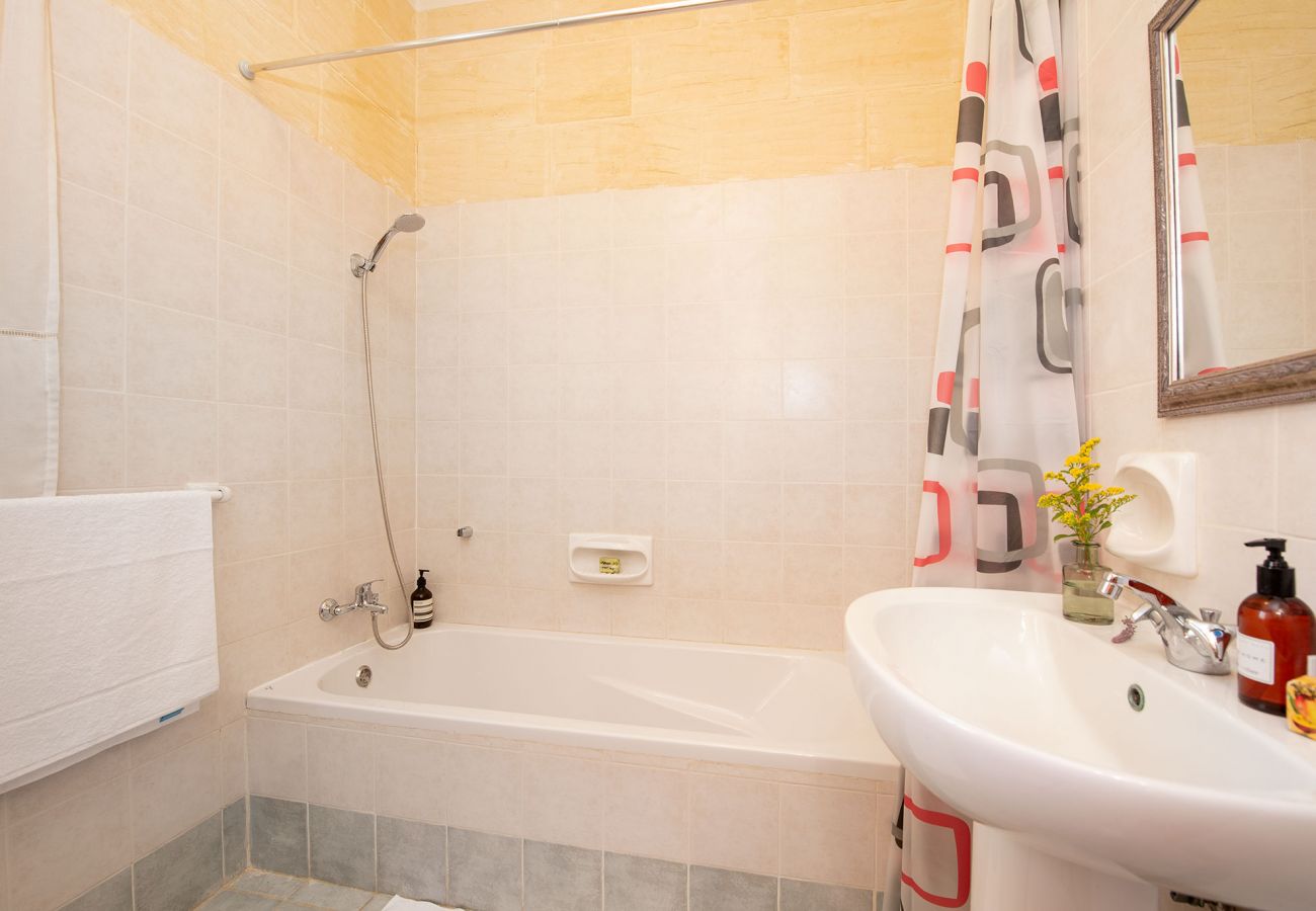 Country house in Iż-Żebbuġ - Ta Indri Holiday Home