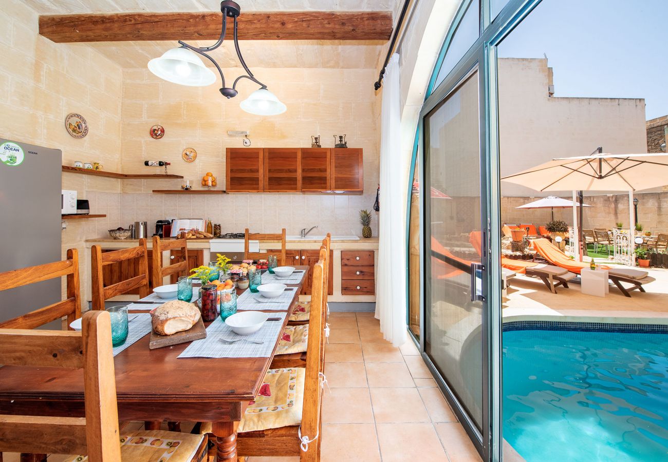 Country house in Iż-Żebbuġ - Ta Indri Holiday Home