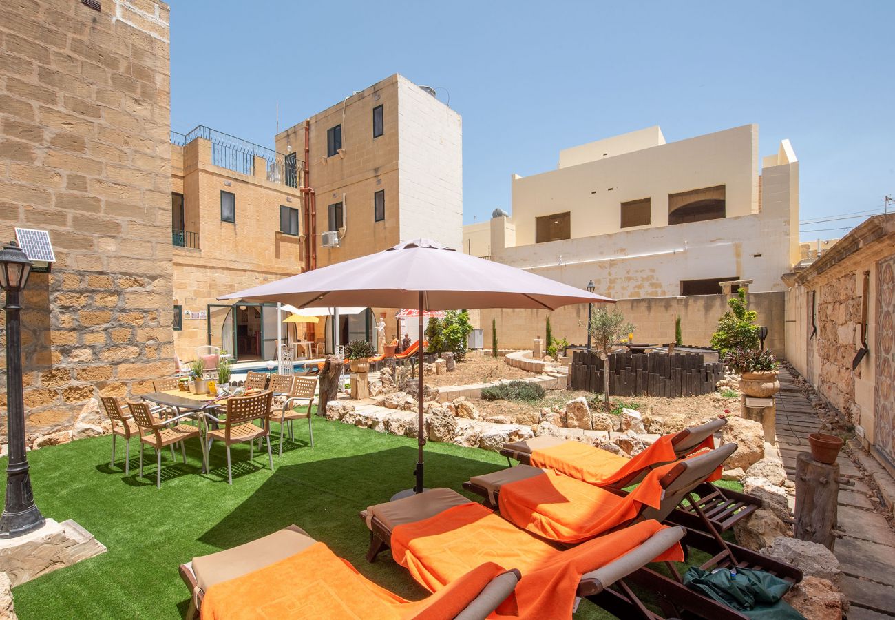 Country house in Iż-Żebbuġ - Ta Indri Holiday Home