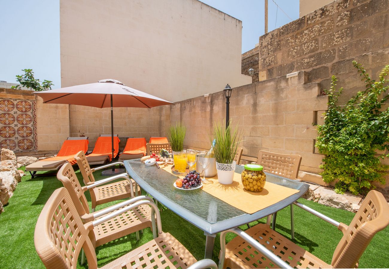 Country house in Iż-Żebbuġ - Ta Indri Holiday Home