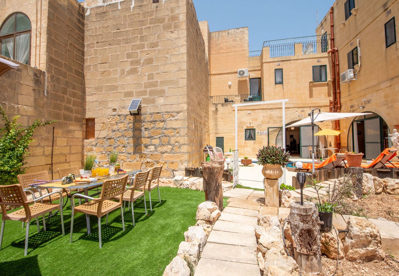 Country house in Iż-Żebbuġ - Ta Indri Holiday Home