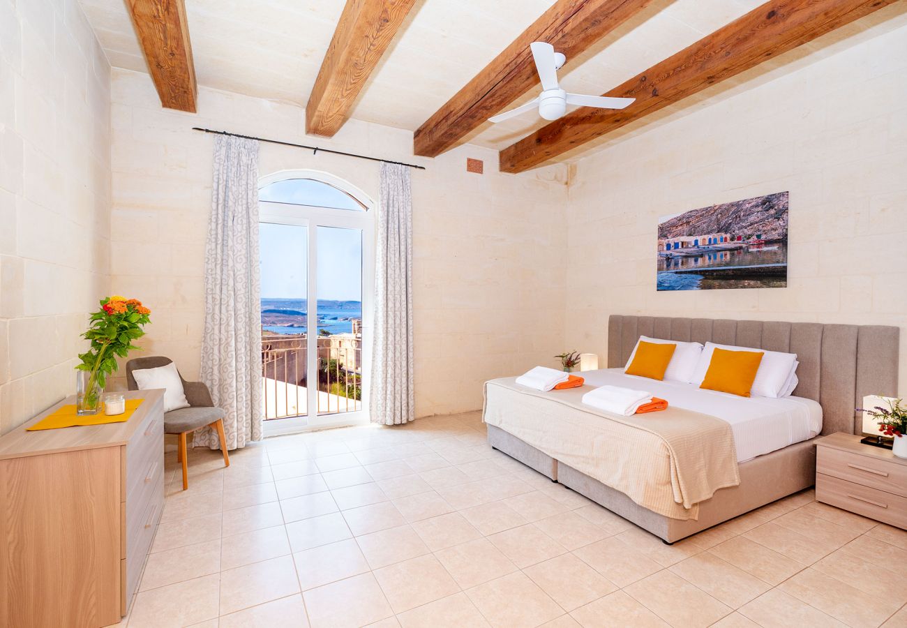 Country house in Qala - Veduta Holiday Home Qala