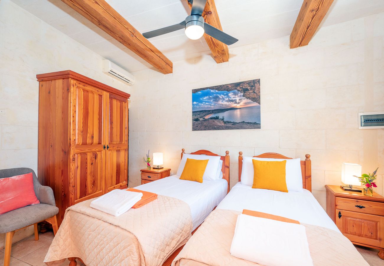 Country house in Qala - Veduta Holiday Home Qala