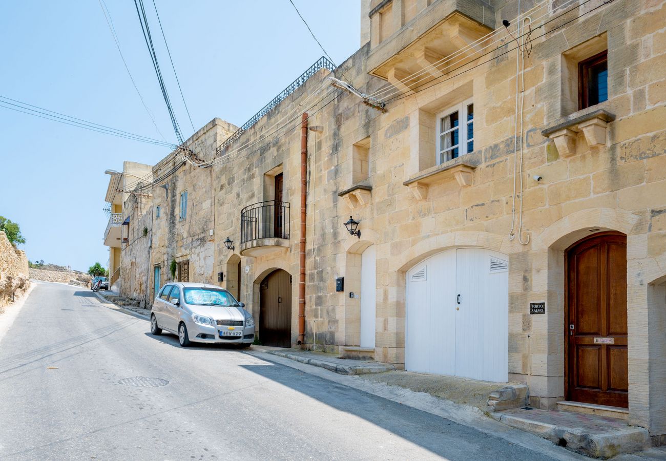 Country house in Qala - Veduta Holiday Home Qala