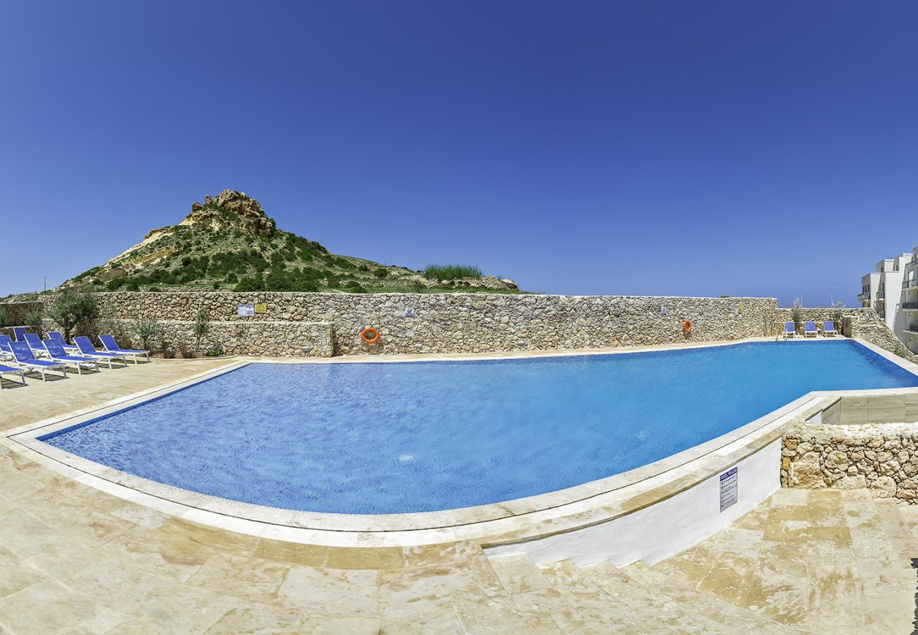 Apartment in Marsalforn - The Hillock Penthouse South B14