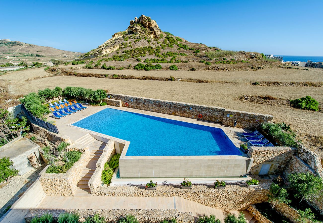 Apartment in Marsalforn - The Hillock Penthouse South A14