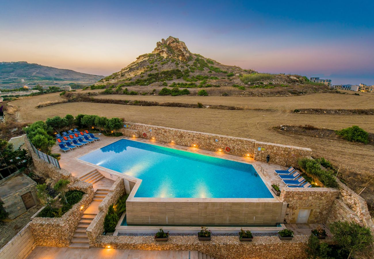 Apartment in Marsalforn - The Hillock Penthouse South A14